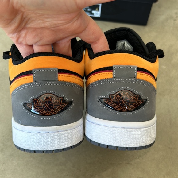 🖤 Air Jordan 1 Low SE Men’s Sneakers - Picture 6 of 12